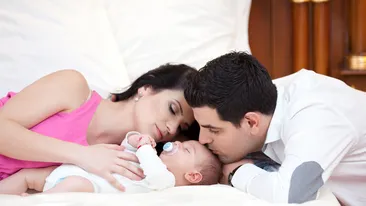 Primele fotografii cu băieţelul lui Ellie White! Uite-o pe artistă la 3 luni de la naştere, în ipostaze emoţionante