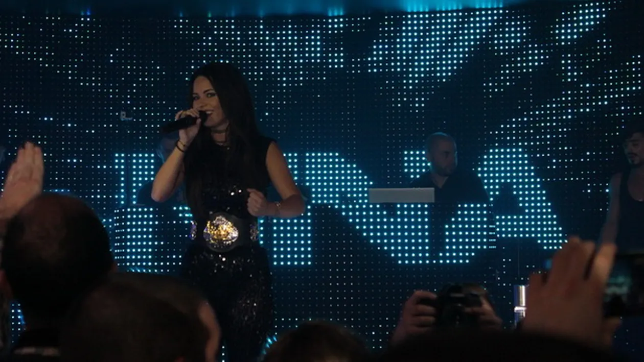 INNA HOT s-a transformat in INNA NOT! Concert cu injuraturi si huiduieli la Alba Iulia | FOTO si VIDEO