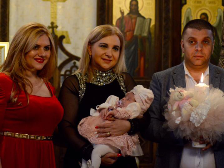 CARMEN ŞERBAN a dat 10.000 euro pentru a boteza o fetiţă! Imagini de la eveniment
