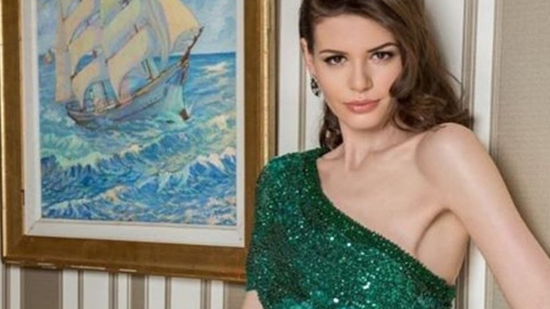 MONICA GABOR se întoarce în România! Cât va sta manechinul şi ce va face în ţară