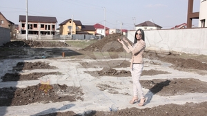 Cu Adelina in inspectie pe santier! A fost sa vada cum decurg lucrarile la viitoarea ei casa