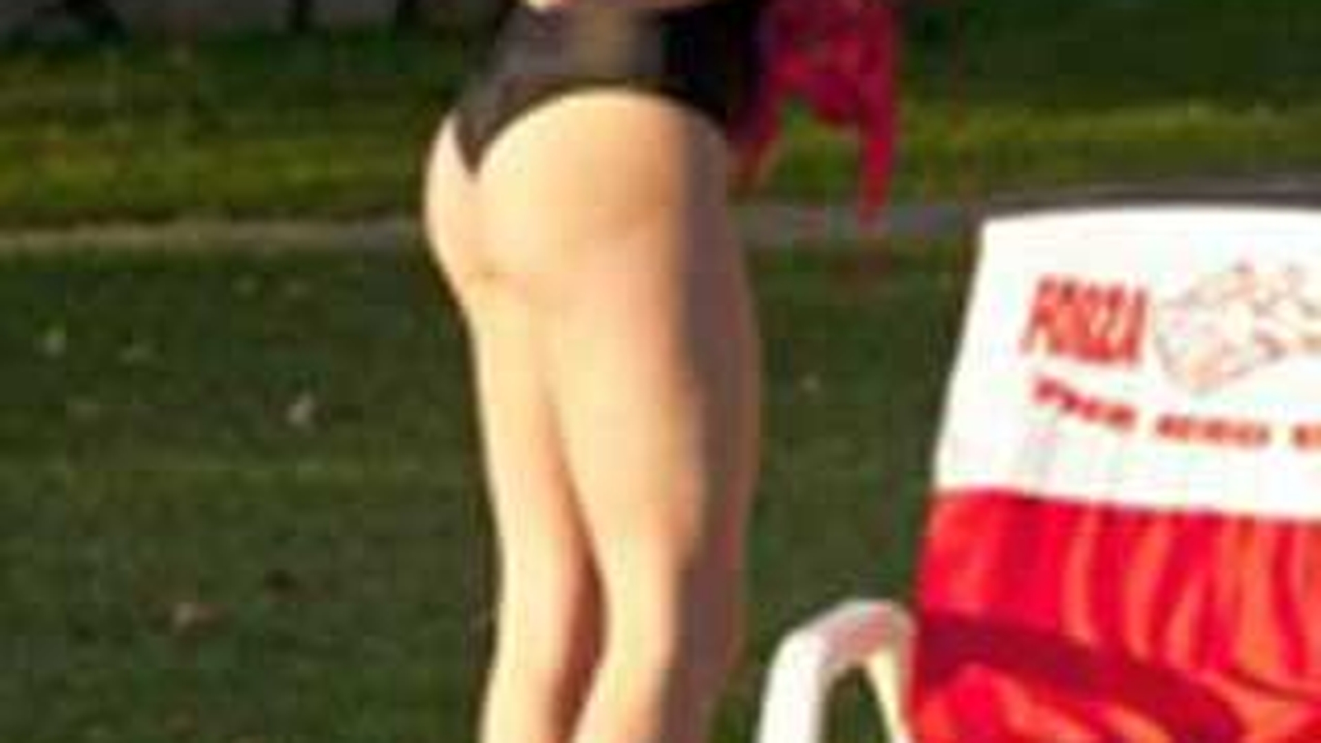 Bendeac in chiloti tanga, imitand divele din showbiz! Uite ce posterior sexy are!