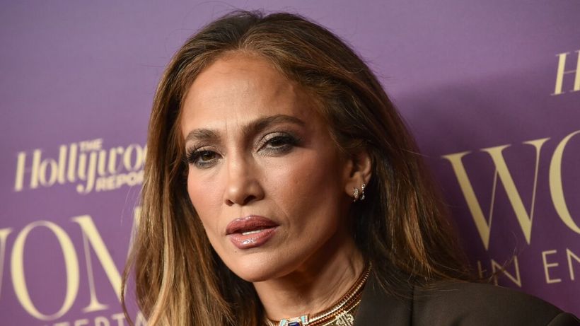 Jennifer Lopez le răspunde tranșant celor care o critică: „Dacă ai avea fundul meu, ai umbla dezbrăcată!”