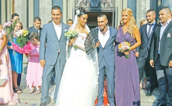 Andreea Bănică susţine că Alex Velea are un anturaj care îl influenţează negativ