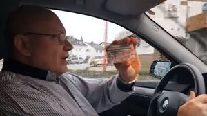 De la cine a "învățat" Viorel Suveranul să meargă cu numere false. El este “Regele suveranilor” din România! “Teroriștii numiți și milițeni...”