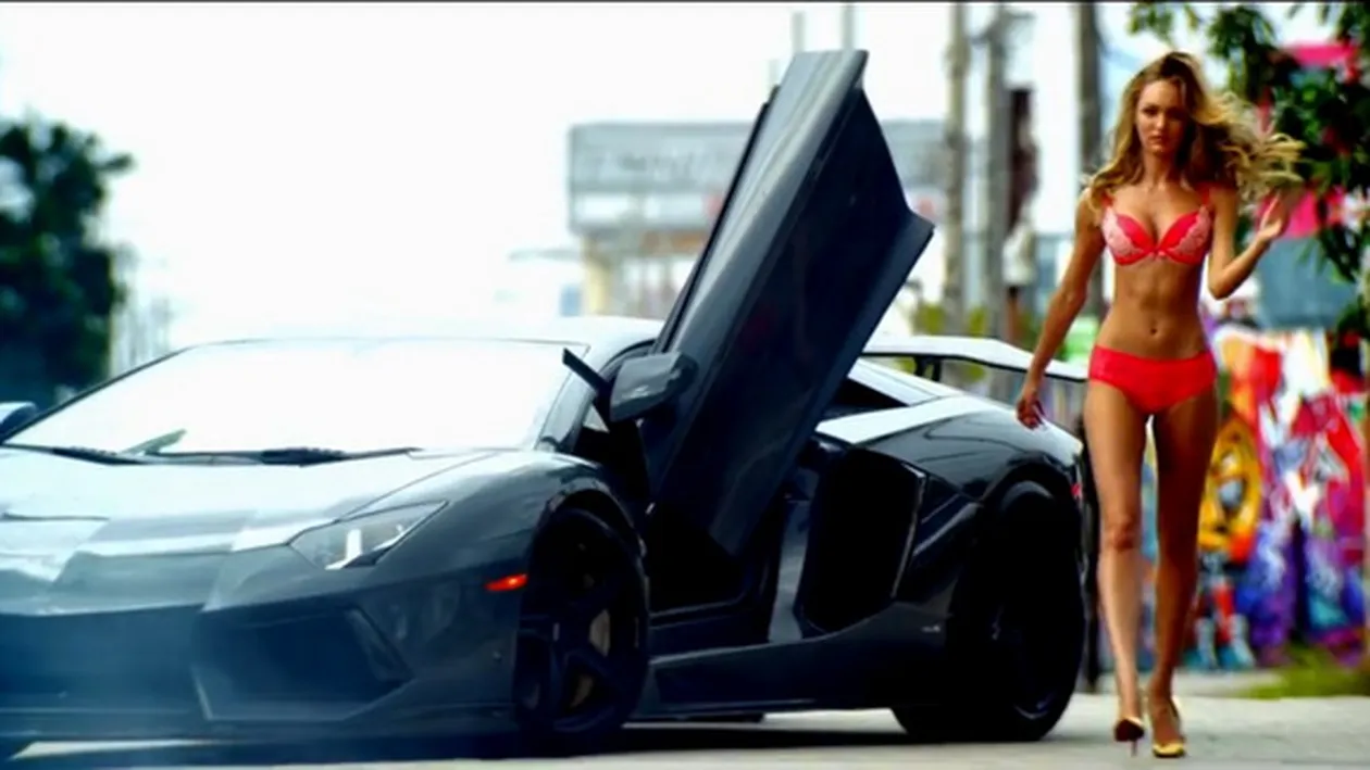 Cea mai sexy reclama! Ce alegi: masina de 900 de cai putere sau modelele de la Victoria's Secret?