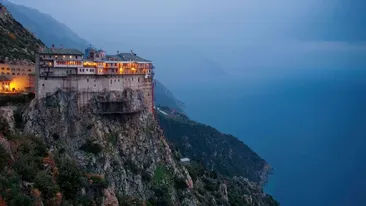 Viziunea sumbră a unui părinte de la Muntele Athos: ”Pe Nicușor Dan l-am văzut alb, inert, iar în spatele lui era o fiară mare”