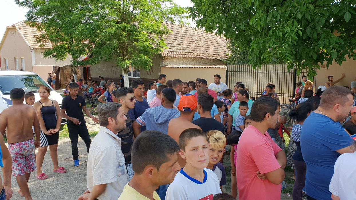 Lumea s-a strâns imediat la locul atacului