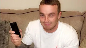 S-a îmbătat atât de rău, încât a început să se certe cu sine la telefon. Vezi ce mesaje şi-a trimis singur acest bărbat! 