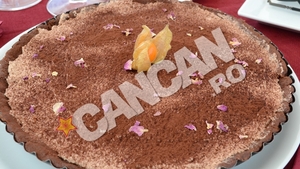 Gateste ca la MasterChef! Reteta de tarta cu blat de negresa si mousse de ciocolata cu cappucino a la Alex Cirtu!
