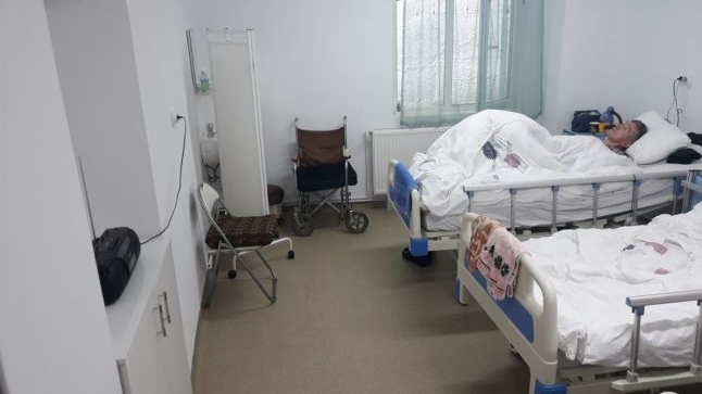Un bărbat din Timișoara a ajuns la spital după ce şi-a cusut buzele cu sârmă. De ce a făcut asta