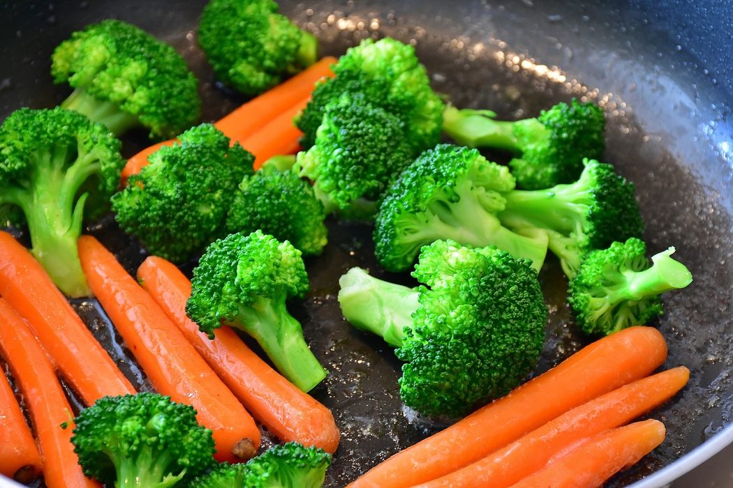 Broccoli și morcovi (Sursă: Pixabay)