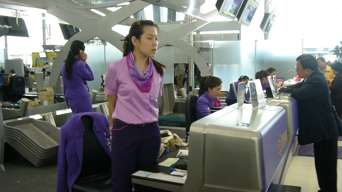 Există un loc mai murdar decât toaleta într-un aeroport! Medicii ne avertizează