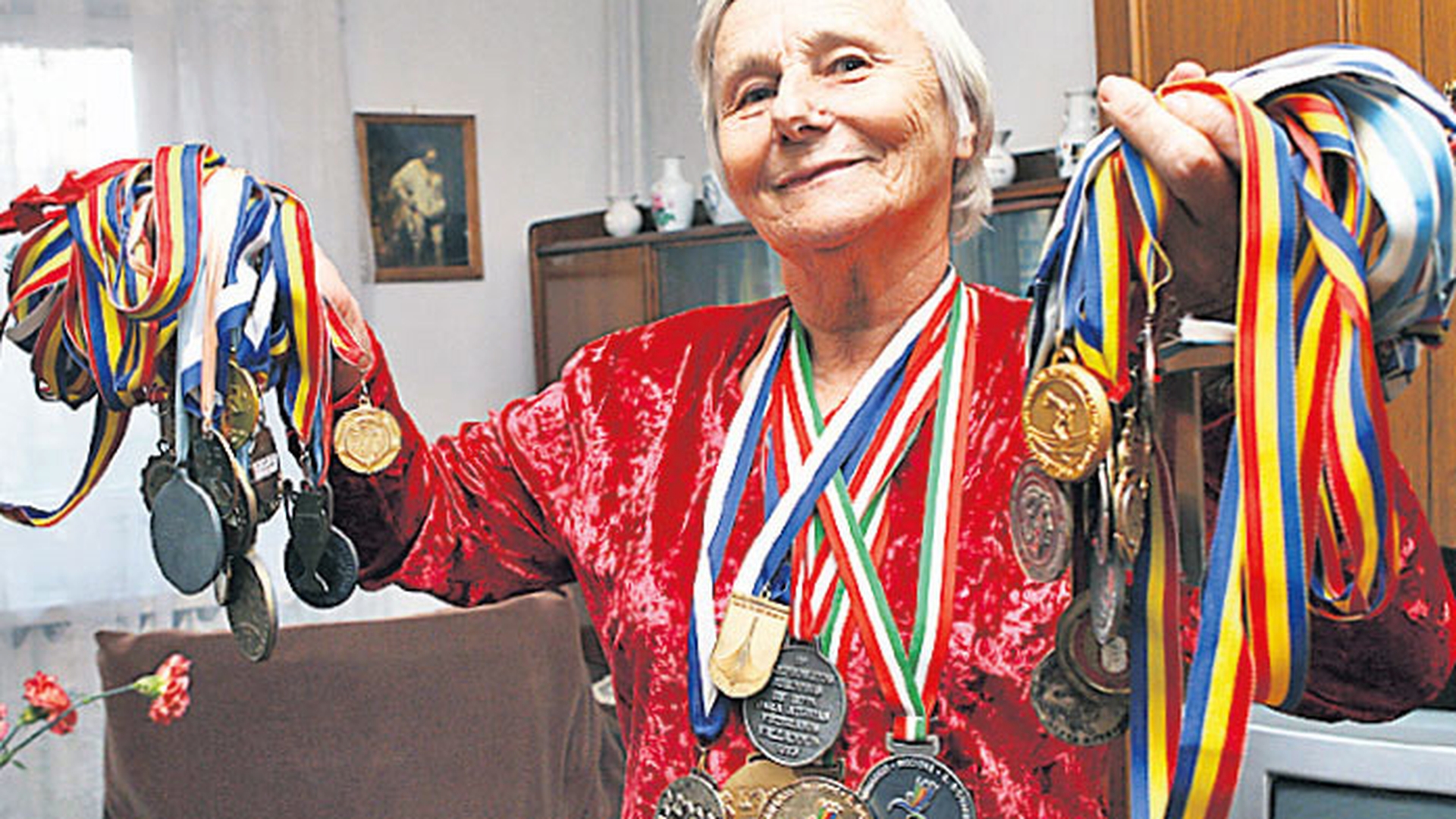 O româncă a câştigat Campionatul Mondial de Atletism la ....90 de ani! Elena Pagu a purtat mândră tricolorul! 
