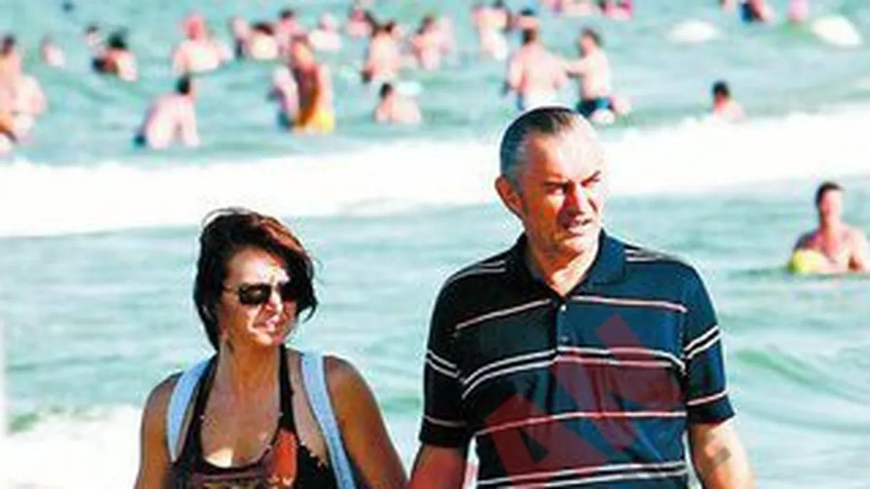 Cozma si sotia, plimbare la malul marii