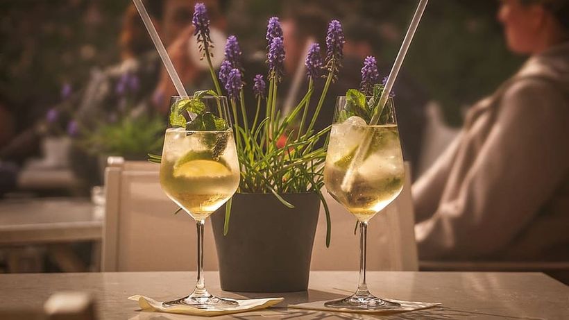 Prosecco, băutura preferată a doamnelor care își împărtășesc ultimele noutăți!