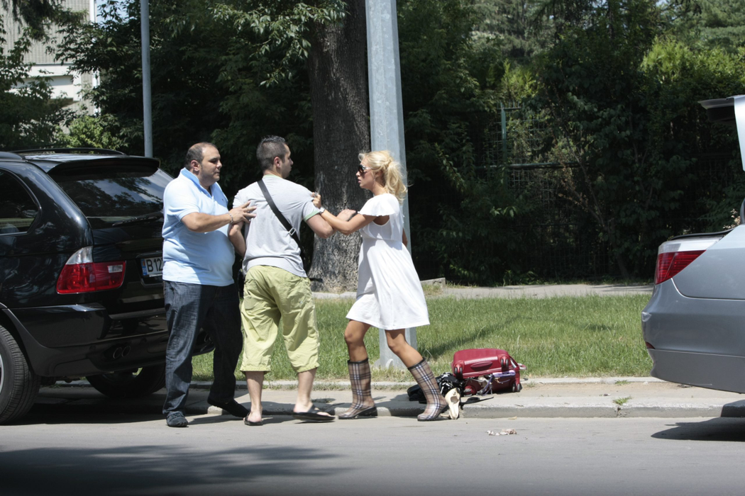 Daniela Crudu nu e singura! Încă o vedetă de la noi, ruptă cu bătaia de iubit