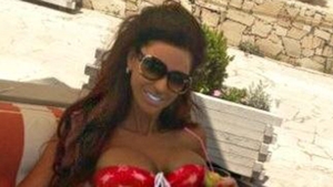 Ultima perioada a afectat-o pe Bianca Dragusanu! Roscata si-a luat costumul de baie si s-a relaxat la soare: "Esti bolnava?"