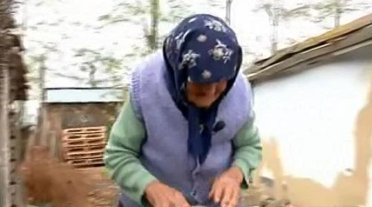 Gestul făcut de Teo Trandafir pentru bătrânica de 94 de ani care a rămas singură. Doi copii i-au murit, iar al treilea e bolnav de cancer: „Mă rog la Dumnezeu să…”