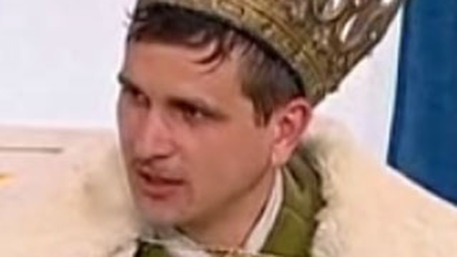 VIDEO Un sucevean sustine ca este urmasul lui Stefan cel Mare. Vrea Moldova si postul de presedinte!