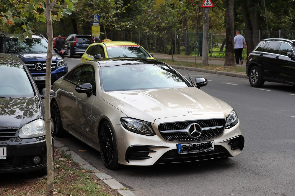 Andreea Tonciu conduce un Mercedes-AMG E 53 4MATIC+ Coupé de 80.000 €