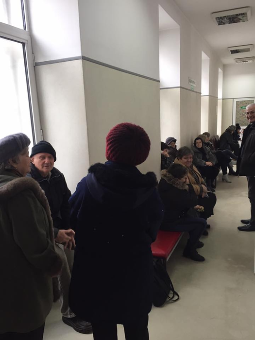 Pacienții au așteptat ore în șir venirea medicului