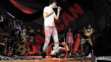 S-a prabusit pe scena