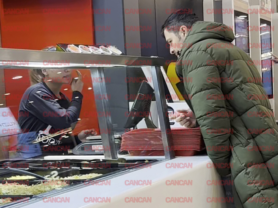 Liviu Vârciu a luat masa în mall / (Sursa: CANCAN.RO)