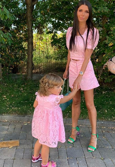 Bucurie mare în familia Elenei Băsescu! Vedeta sărbătoreşte ziua de naștere a fetiței. Cum au petrecut