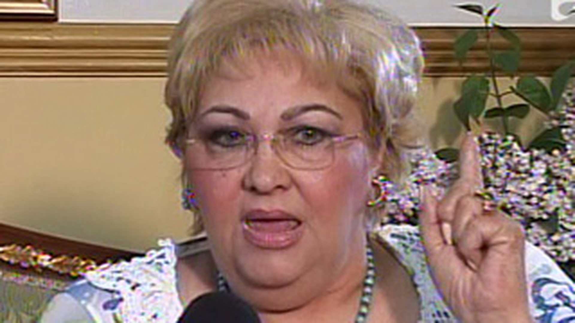 Marioara Zavoranu: "Tatal lui Pepe e un incult, un ospatar! O sa il dau in judecata pe gunoiul de Pepe!"