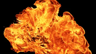 Un incendiu puternic a izbucnit la un depozit din Timis