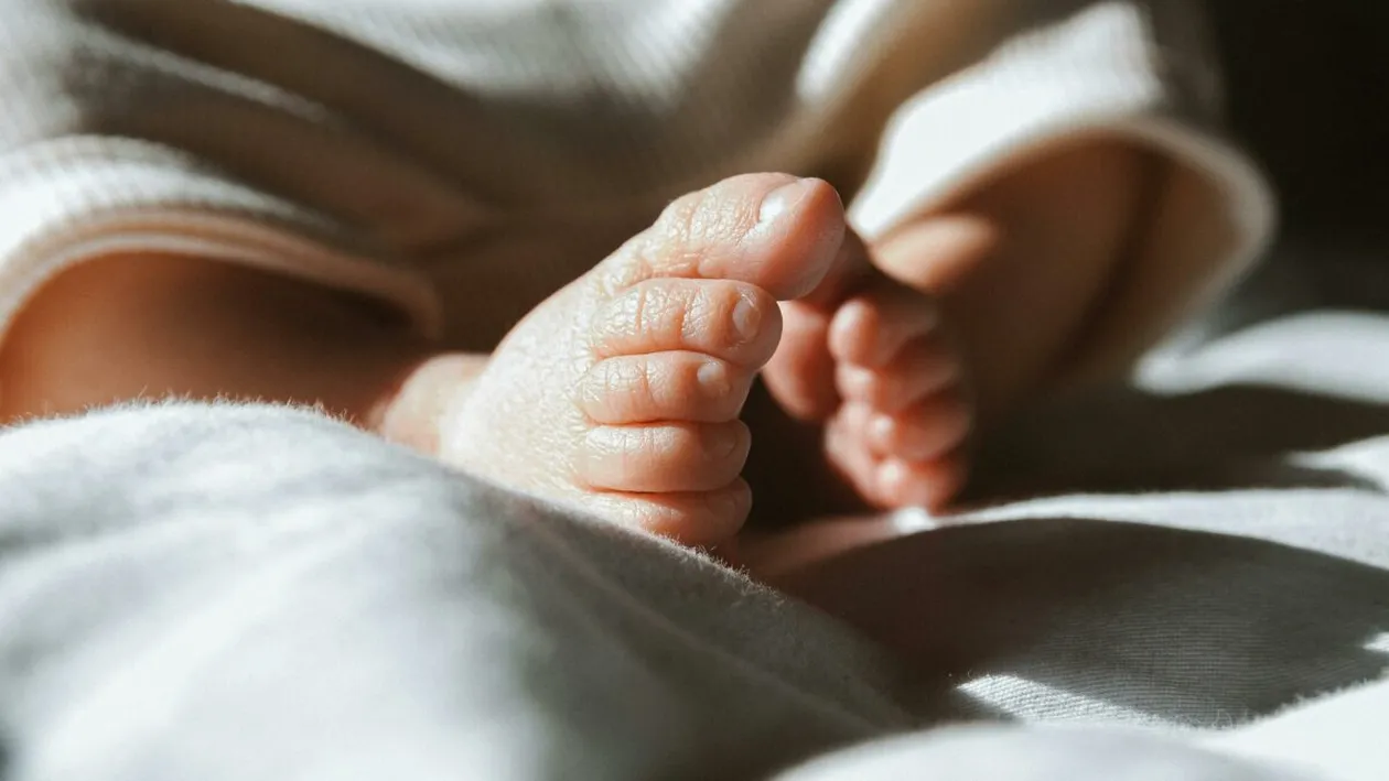 Veste uriașă în lumea mondenă! O celebră cântăreață din România a devenit mamă pentru prima dată
