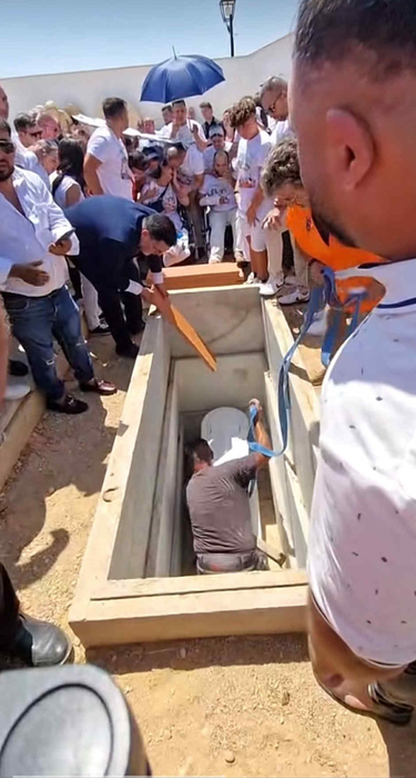 Jale mare la înmormântarea celor 3 frățiori. Noemi a cedat în cimitir: ”Hai la mama”