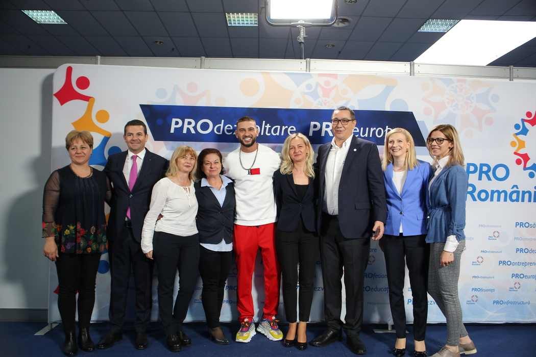 Victor Ponta, alături de Dorian Popa, Daniel Constantin și  Gabriela Podasca - președinta filialei București a ”Pro România”