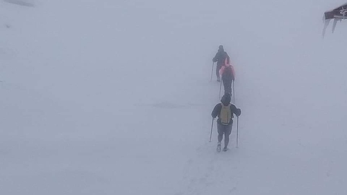 Alertă pe Transfăgărășan! Intervenție pentru a salva turiști aflați pe marginea prăpastiei