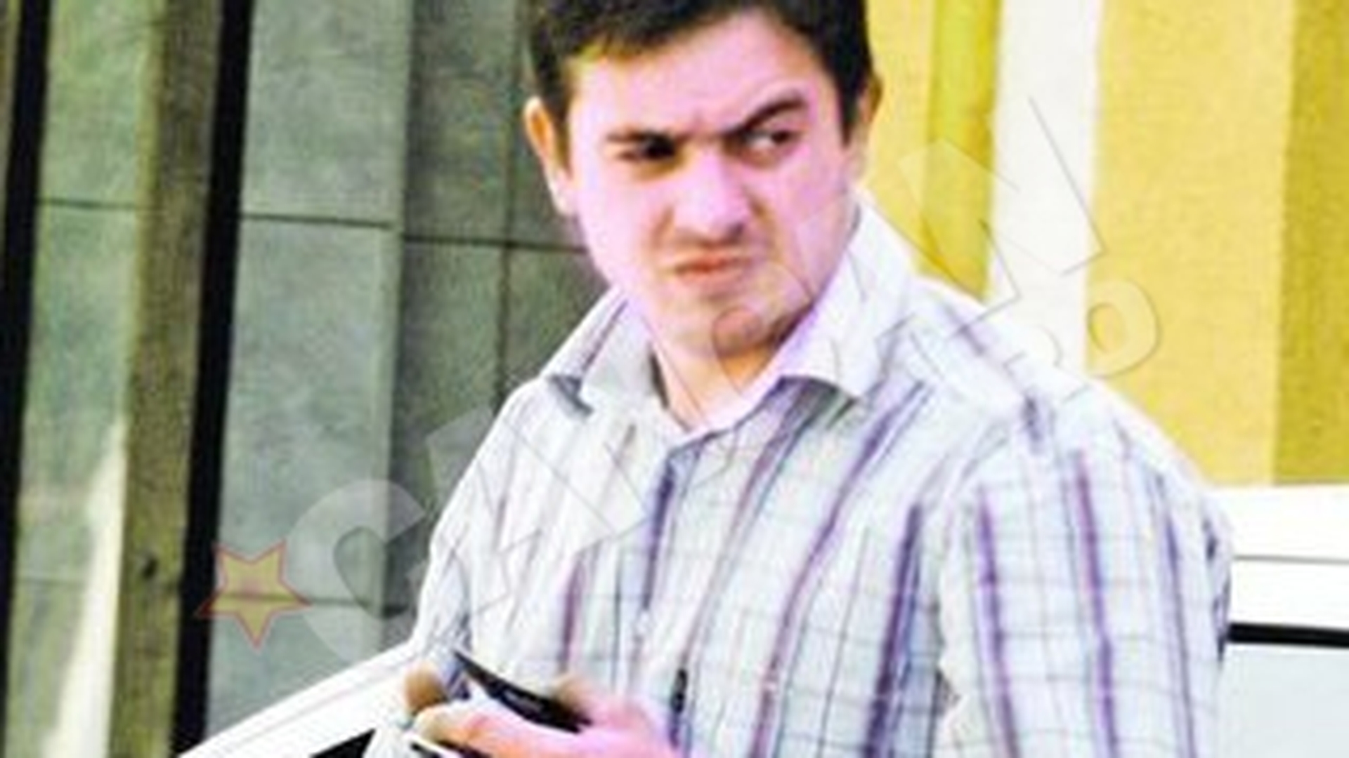 Fostul politist comunitar din Calarasi incearca sa-si salveze ultimii bani din averea castigata la loto Milionarul s-a apucat de plantat rosii