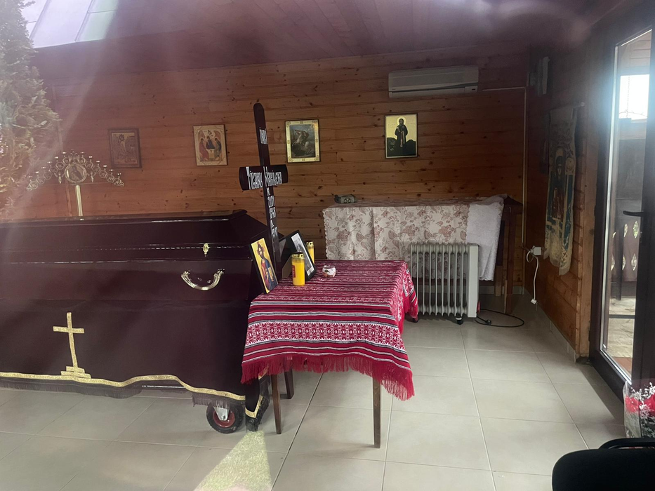 Ce a apărut la căpătâiul Marilenei, mama Mihaelei Rădulescu? Imagini tulburătoare de la priveghi