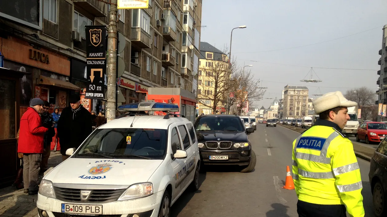 Fite sau accident? Vezi cine este femeia care a dat cu masina peste un agent de politie, in centrul Capitalei!