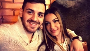 Salam foloseste rudele pe post de bodyguard. Nu-si lasa fiica singura cu iubitul de teama sa nu fuga de acasa ca si Carmen Minune