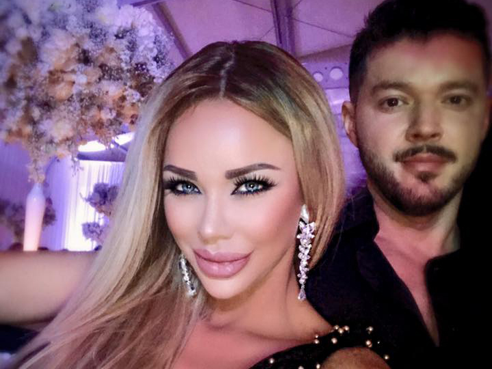 Bianca Draguşanu este o mămică sexy şi foarte mândră de fetiţa ei, Sofia.