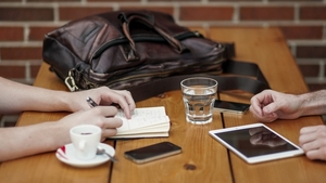 Ştirea care a făcut înconjurul lumii! Unui jurnalist i s-a furat iPhone-ul şi a fost şocat după ce l-a găsit cu ajutorul aplicaţiei de localizare. Nu i-a venit să creadă la cine era smartphone-ul lui