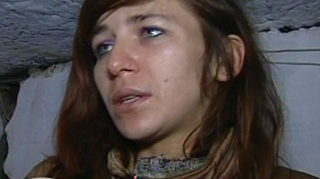 VIDEO ULUITOR! Uite cum traiesc boschetarii si prostituatele din canale in mijlocul Bucurestiului: "Suntem 40, ca o familie, ne spalam, mancam si dormim in canal"