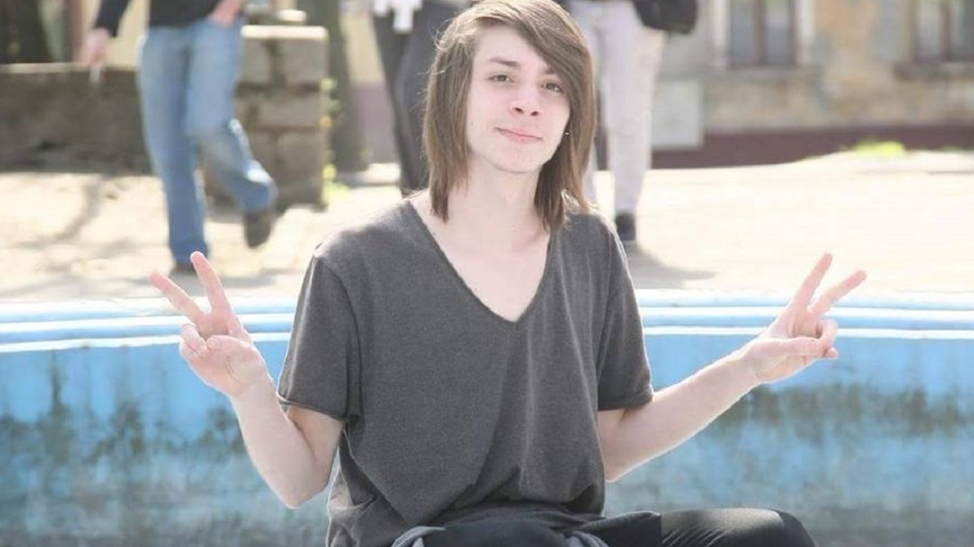 FOTO Detalii înfiorătoare în cazul adolescentului care s-a sinucis la Oradea. Acum doi ani, fratele său s-a aruncat de pe un bloc cu 10 etaje