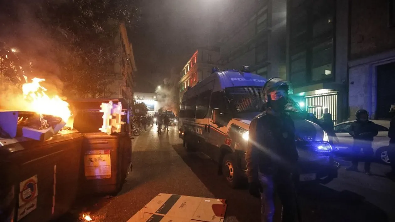 Europa, împânzită de manifestații anti-COVID. La Roma, forțele de ordine au folosit tunuri de apă împotriva protestatarilor