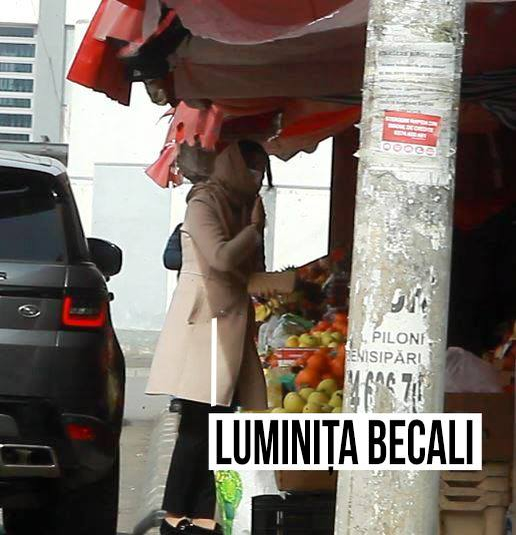 Luminița Becali, în fața tarabei cu fructe