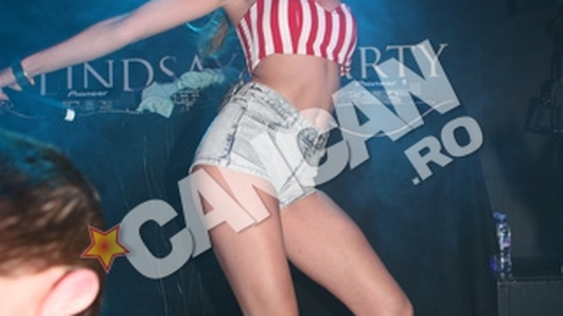 A spart topurile muzicale, a cantat pe scena cu Rhianna sI publicul o adora dar...  Artista se intristeaza cand se uita in oglinda. Alexandra Stan este plina de complexe. Vezi aici ce o nemultumeste