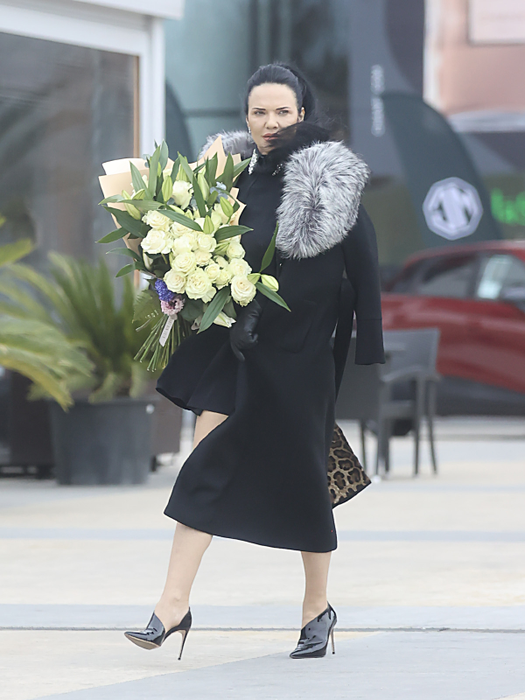 Ioana Năstase și-a schimbat culoarea hainelor (Foto: CANCAN.RO)