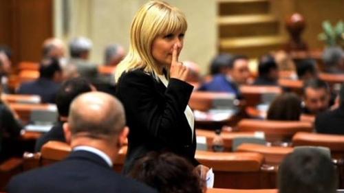 Gestul Elenei Udrea despre care vorbeste toata lumea! Ce a vrut sa transmita blonda ducandu-si degetul la nas