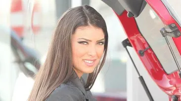 Mama singura, stirista Laura Teodoru a devenit o gospodina desavarsita! Trage, impinge, cara si nu se plange ca nu are ajutor!