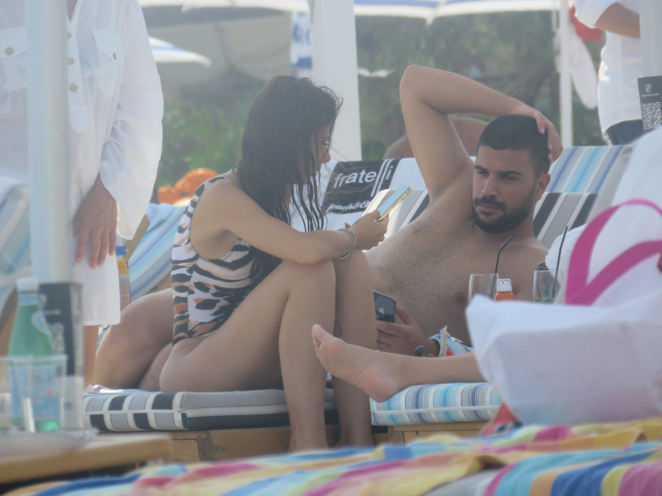 Ioana Filimon, în tandrețuri cu iubitul, pe plajă / Sursă foto: CANCAN